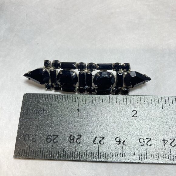 Vintage Pin Brooch Black Baguette Crystal Marcasite Rhinestone Bar - Picture 3 of 3